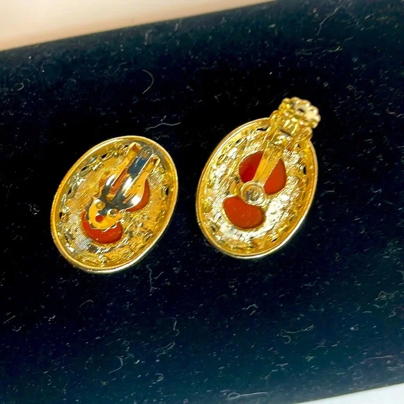 Vintage Red Lucite Panel Bracelet and Matching Clip Earrings Jewelry Set - Picture 6 of 10